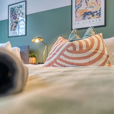 2 Bedroom Stylish Spacious Apt, Sleeps 6, Central Cheltenham, With Free Parking - By Blue Puffin Stays Dış mekan fotoğraf
