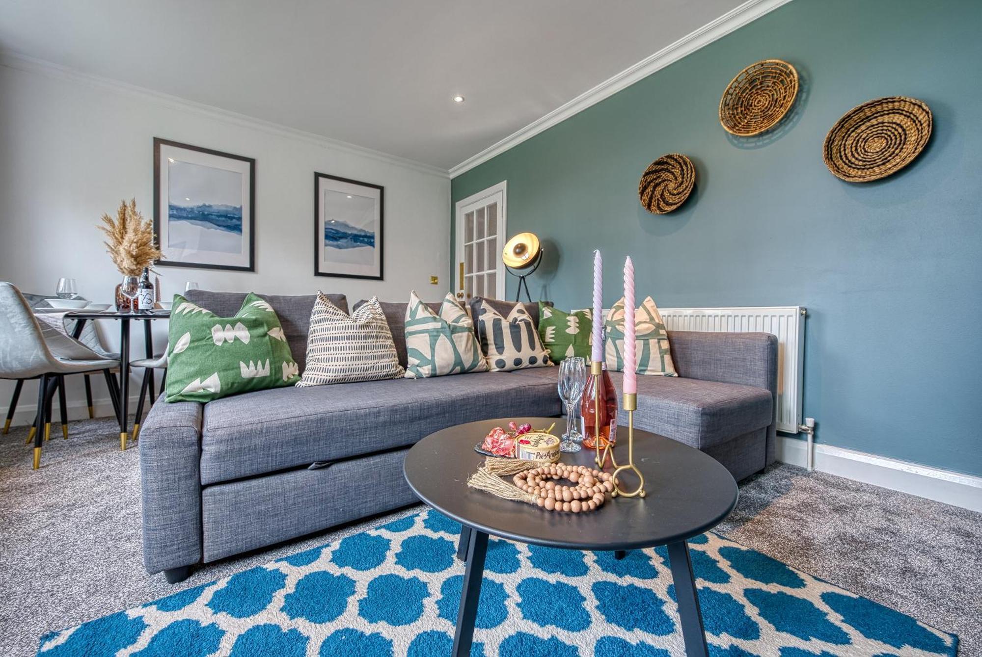 2 Bedroom Stylish Spacious Apt, Sleeps 6, Central Cheltenham, With Free Parking - By Blue Puffin Stays Dış mekan fotoğraf