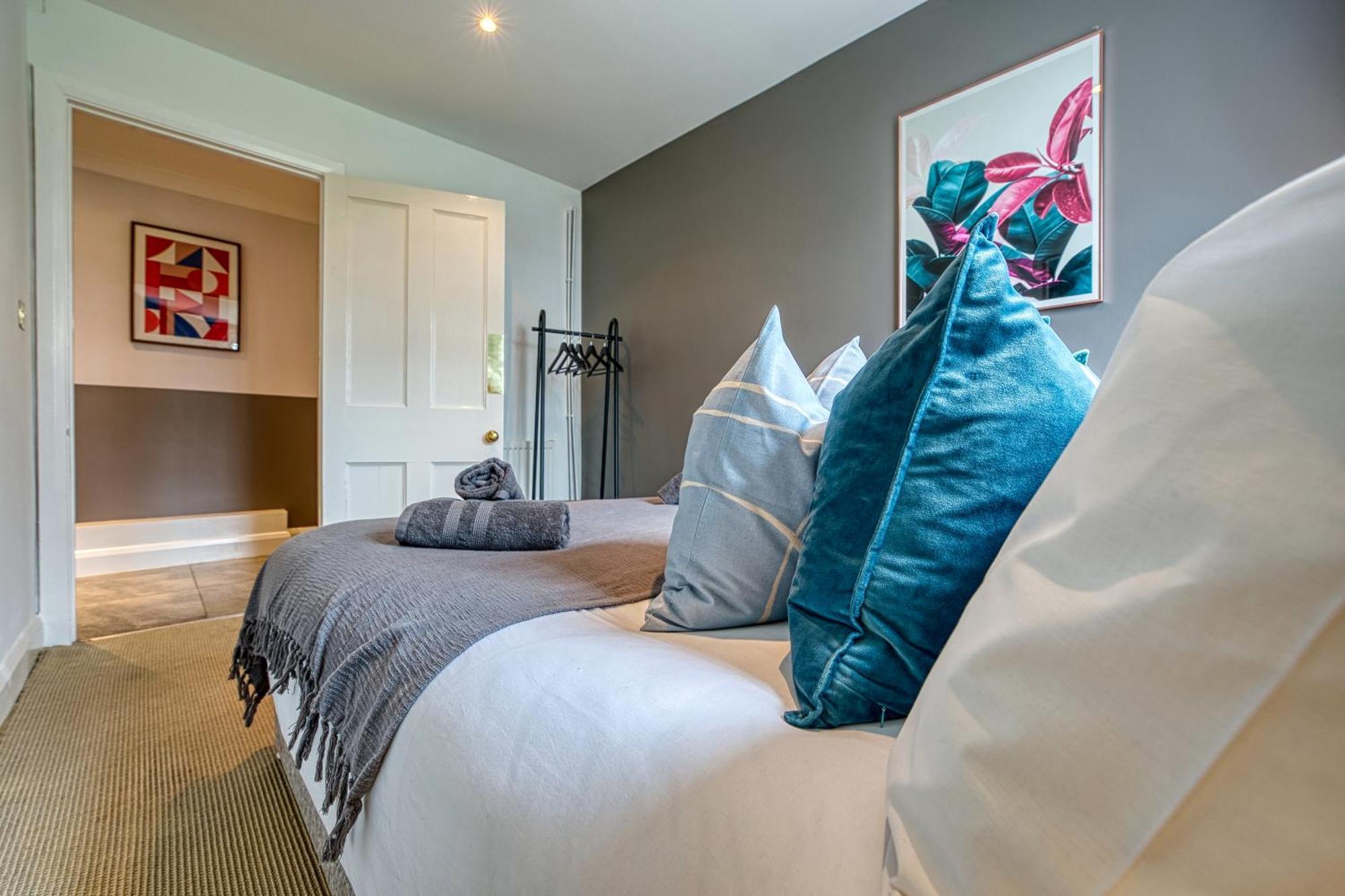 2 Bedroom Stylish Spacious Apt, Sleeps 6, Central Cheltenham, With Free Parking - By Blue Puffin Stays Dış mekan fotoğraf