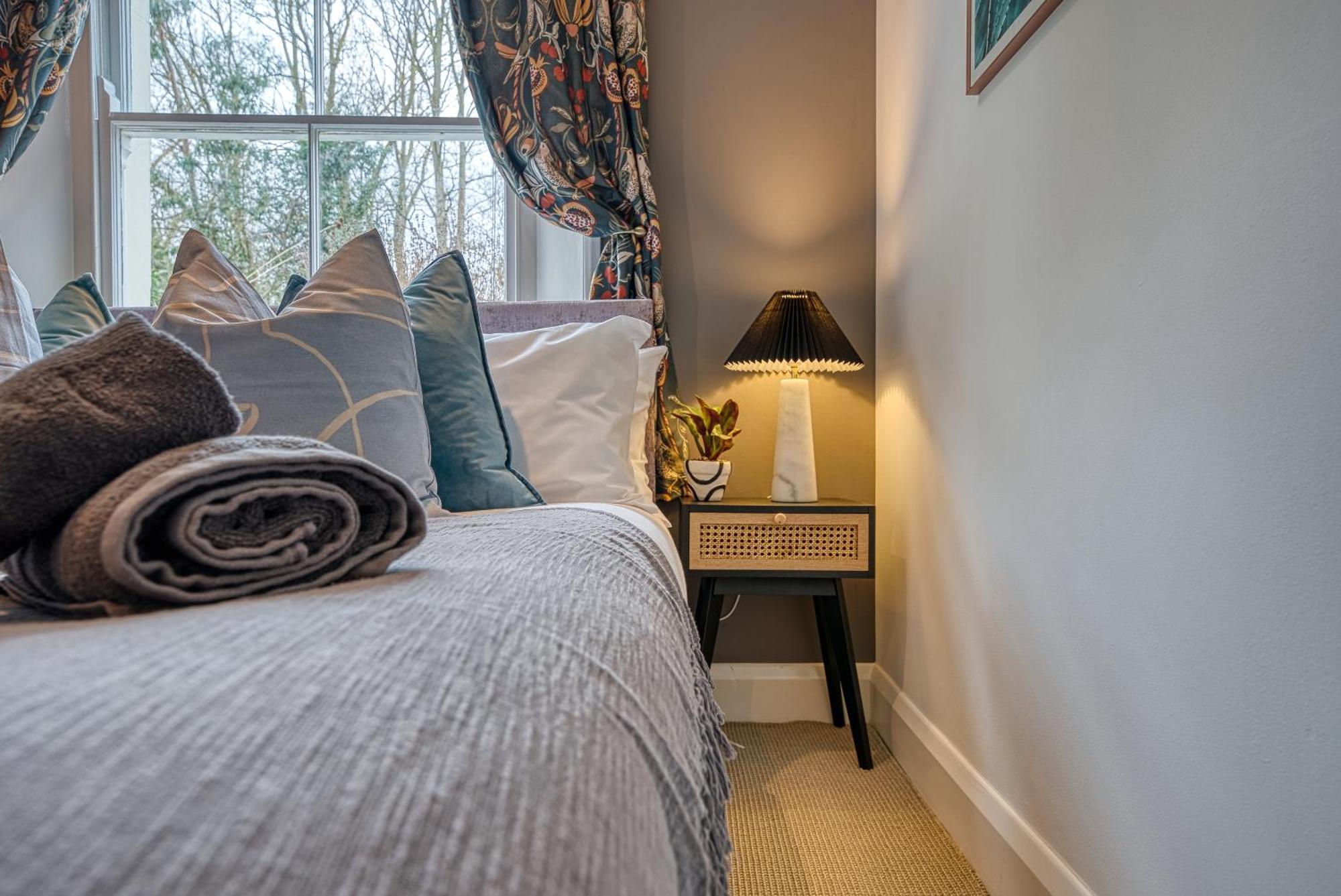 2 Bedroom Stylish Spacious Apt, Sleeps 6, Central Cheltenham, With Free Parking - By Blue Puffin Stays Dış mekan fotoğraf
