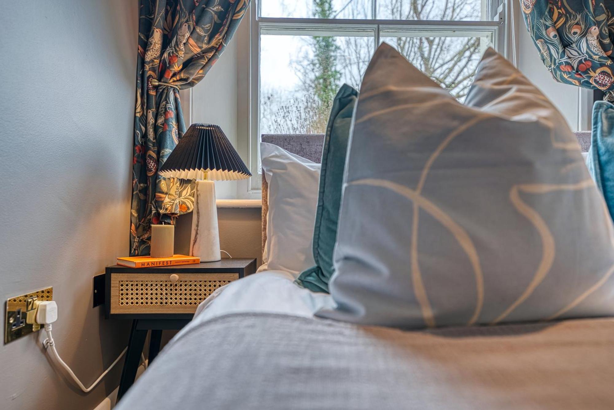 2 Bedroom Stylish Spacious Apt, Sleeps 6, Central Cheltenham, With Free Parking - By Blue Puffin Stays Dış mekan fotoğraf