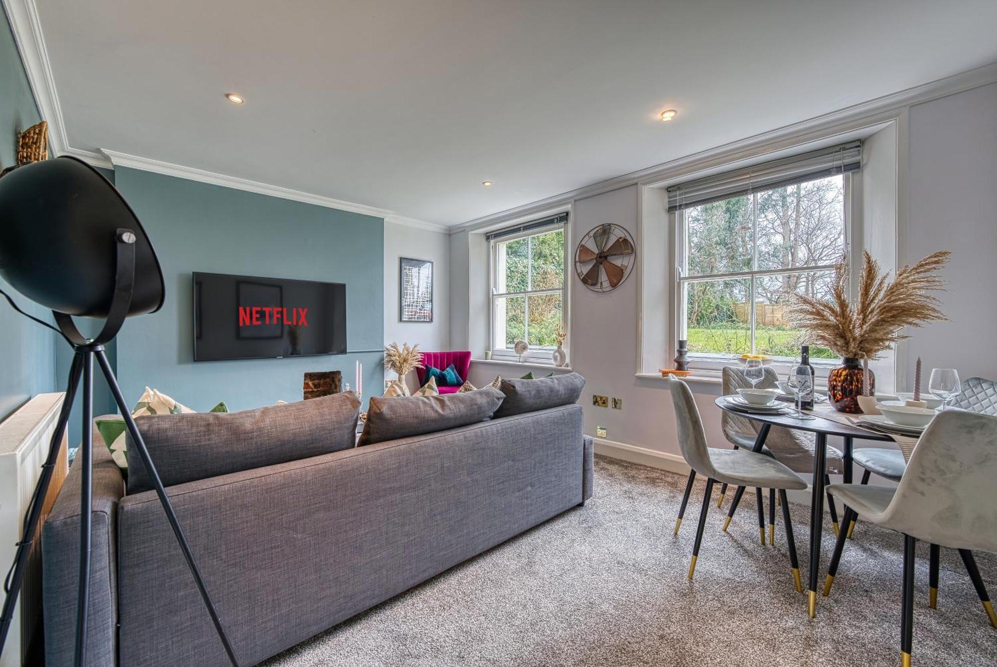 2 Bedroom Stylish Spacious Apt, Sleeps 6, Central Cheltenham, With Free Parking - By Blue Puffin Stays Dış mekan fotoğraf